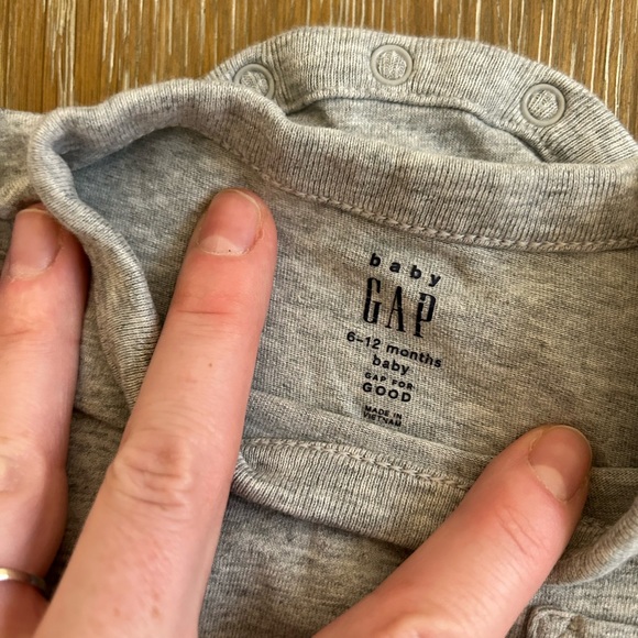 GAP Baby 6-12 mo — shorts x2 + play suit - Picture 5 of 5